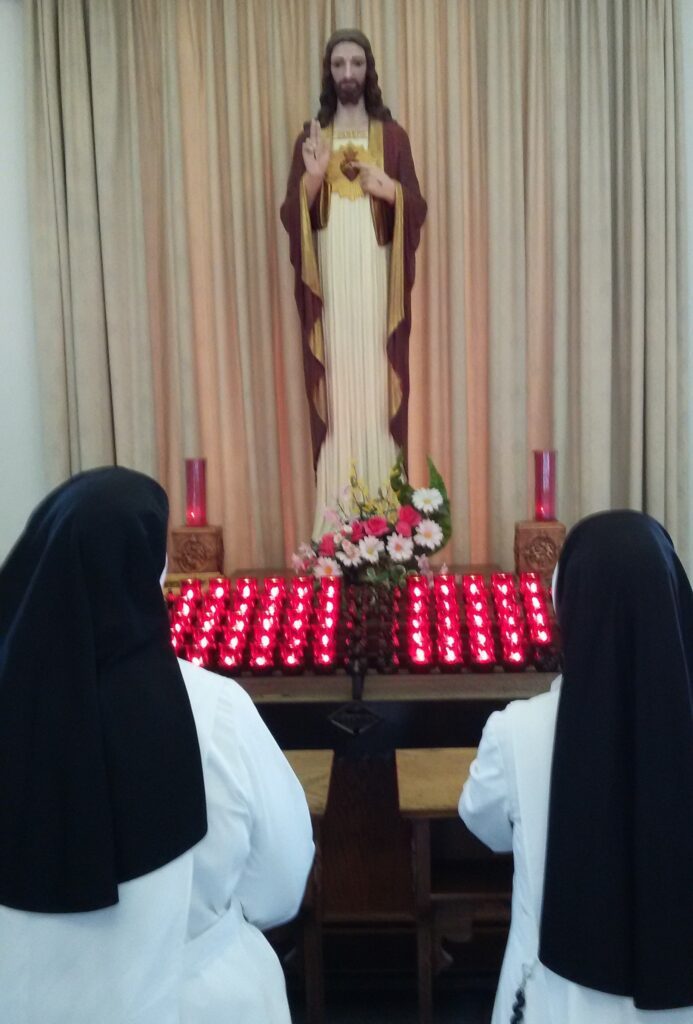 thumbnail_Sacred heart candle stand nuns praying